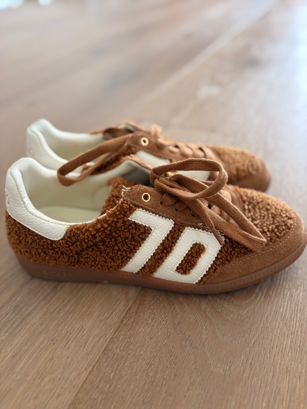 Women’s Brown Teddy Back 70 Sneakers size 39